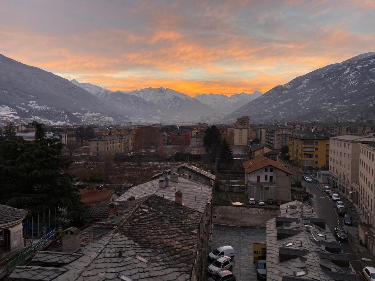 Mansarda Del Sole, Nel Cuore Di アオスタ エクステリア 写真