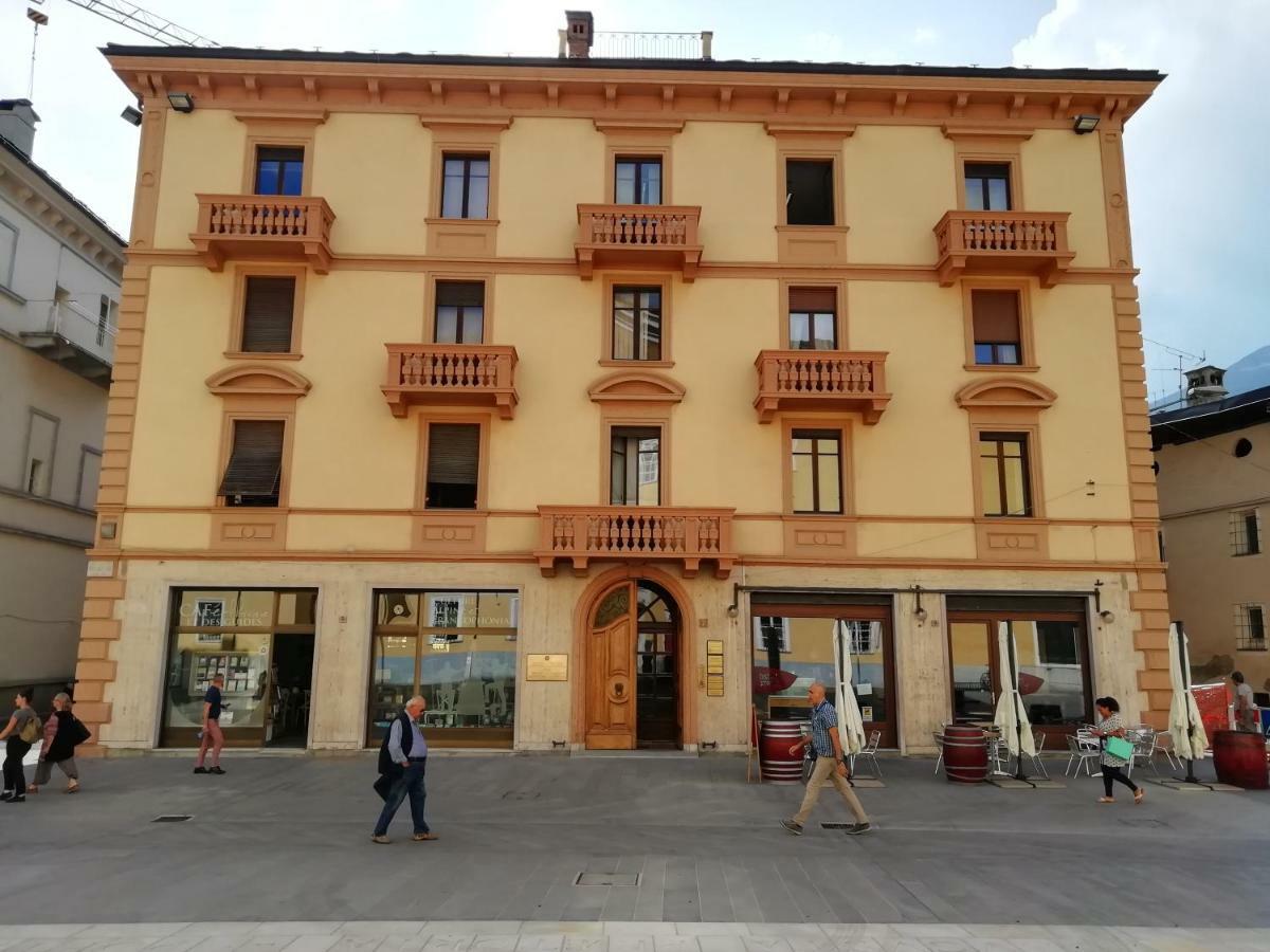 Mansarda Del Sole, Nel Cuore Di アオスタ エクステリア 写真